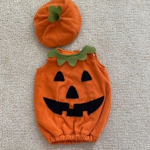 Pottery barn pumpkin costume 0-6 months never worn